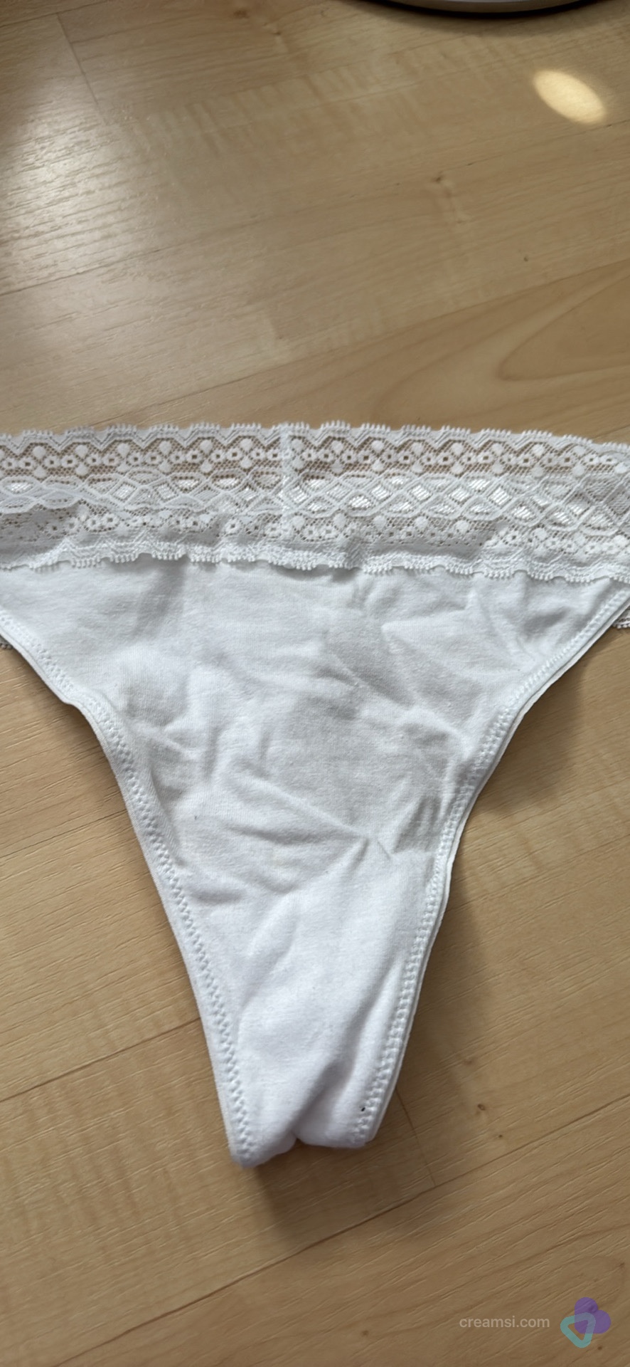 Weisser Spitzen Tanga