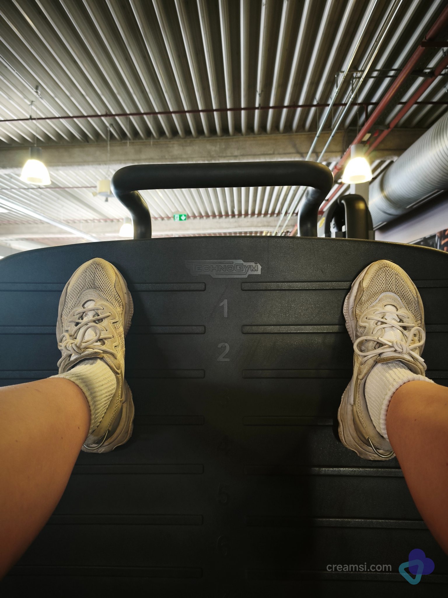 Sehr oft getragener Sneakers