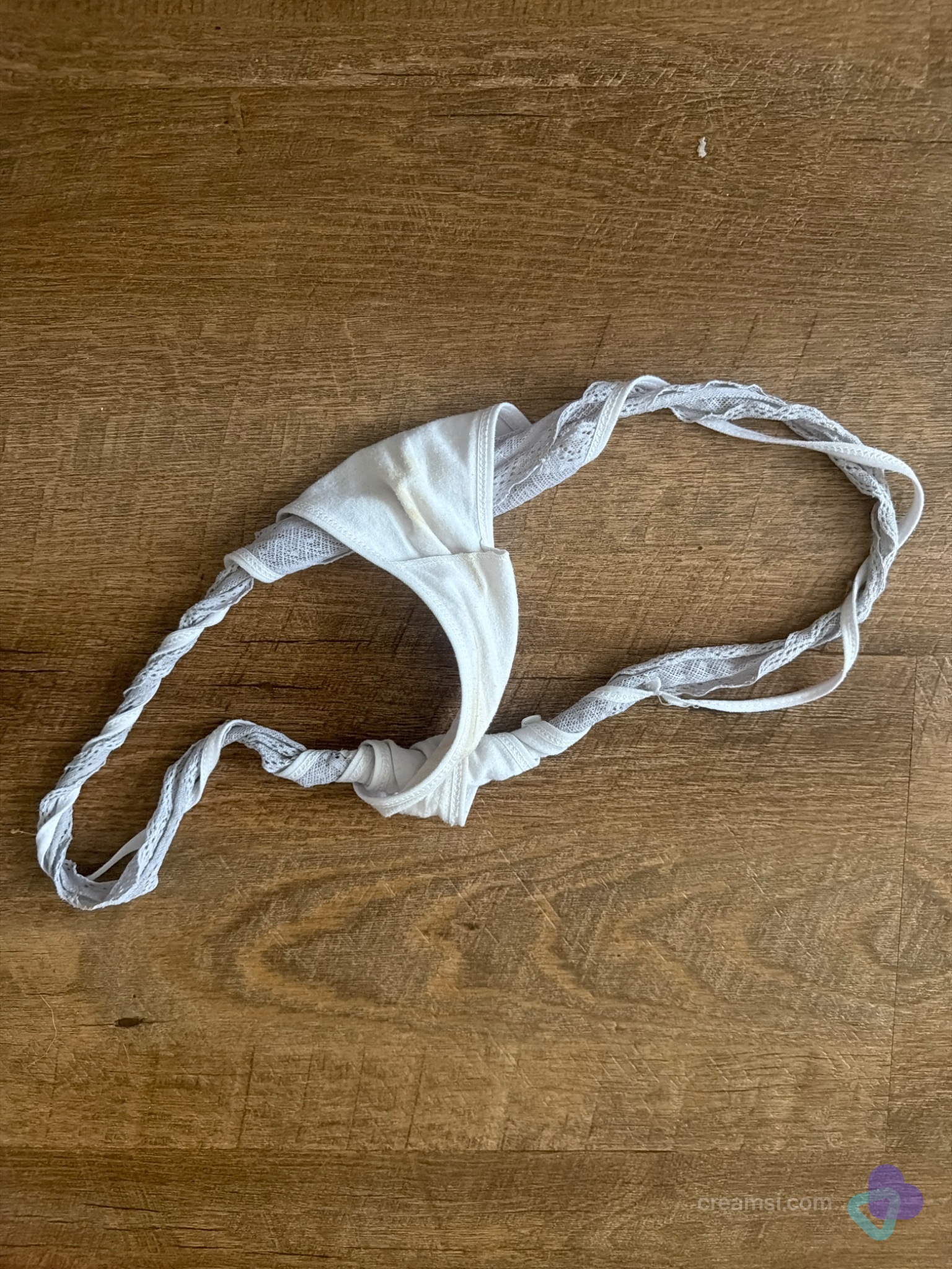 Weißer spitzen Tanga