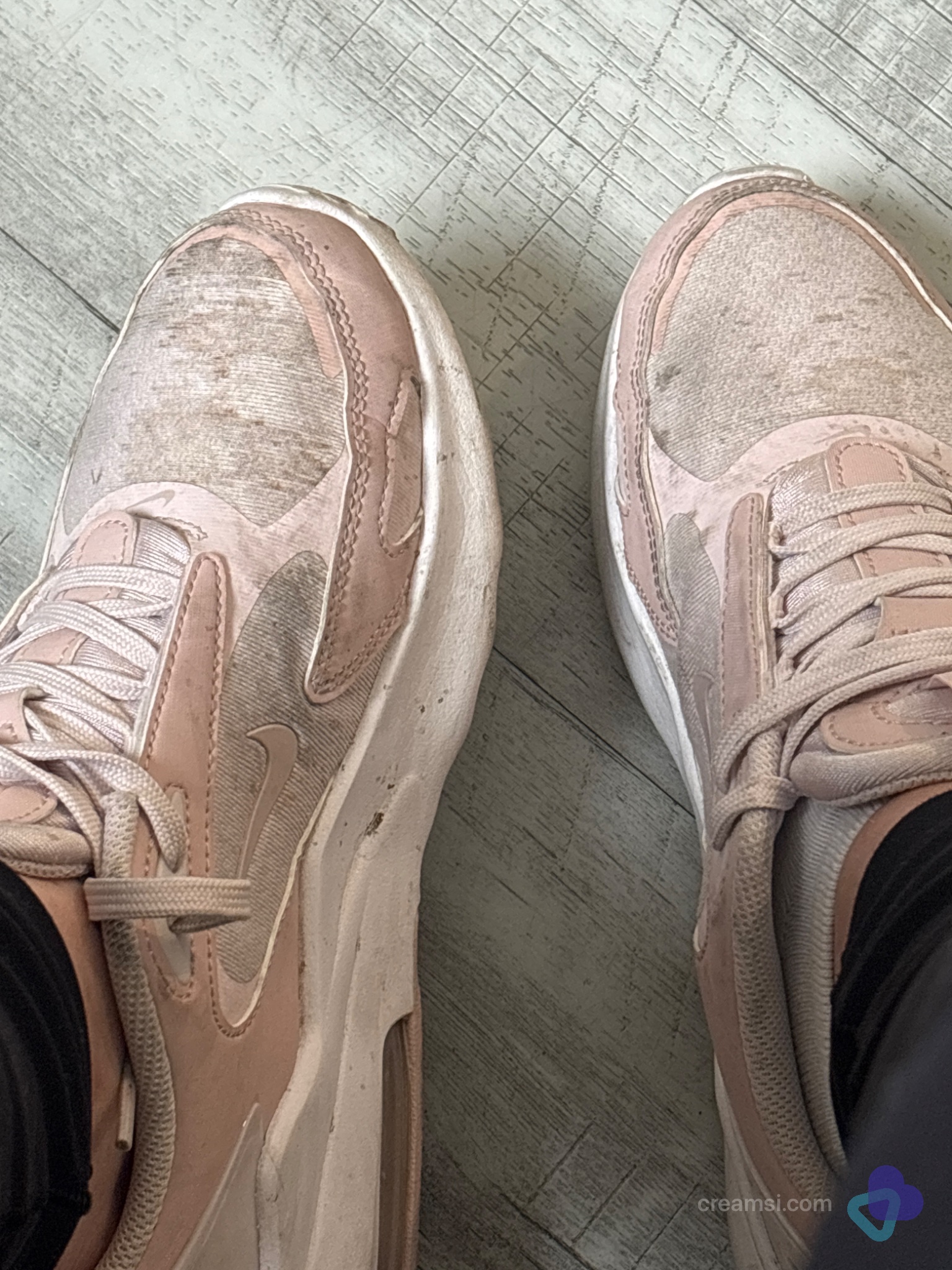 Powder pink vintage sneaker