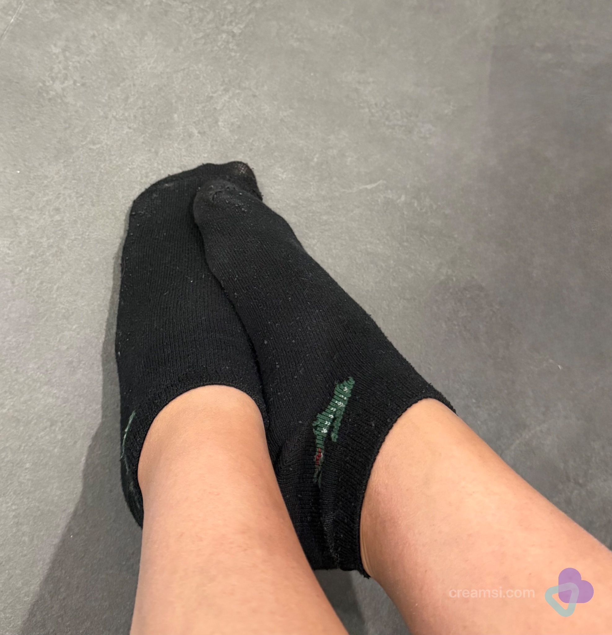 Beim Sport getragene schwarze Lacoste Socken 🔥