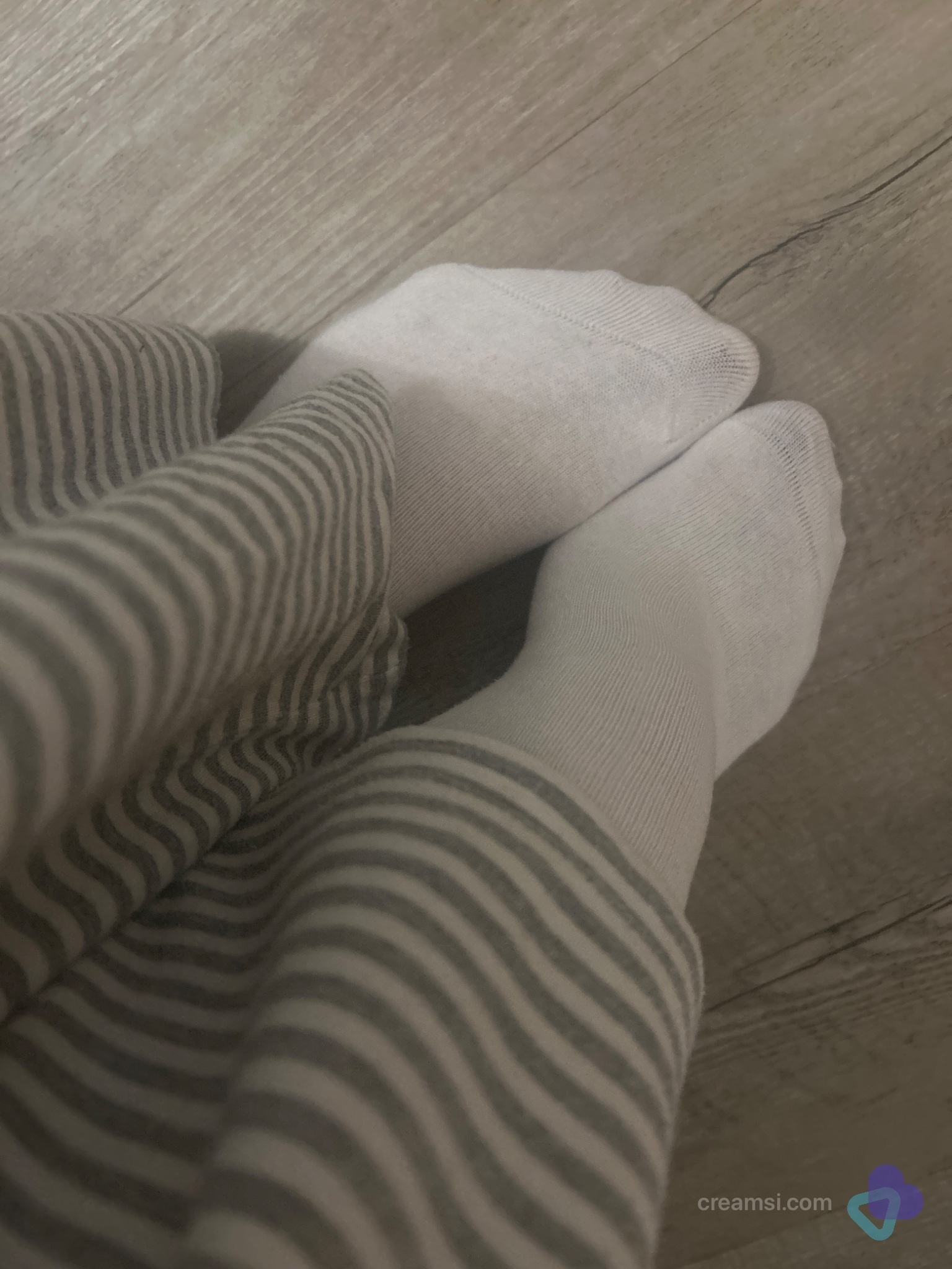 Weiße Socken getragen