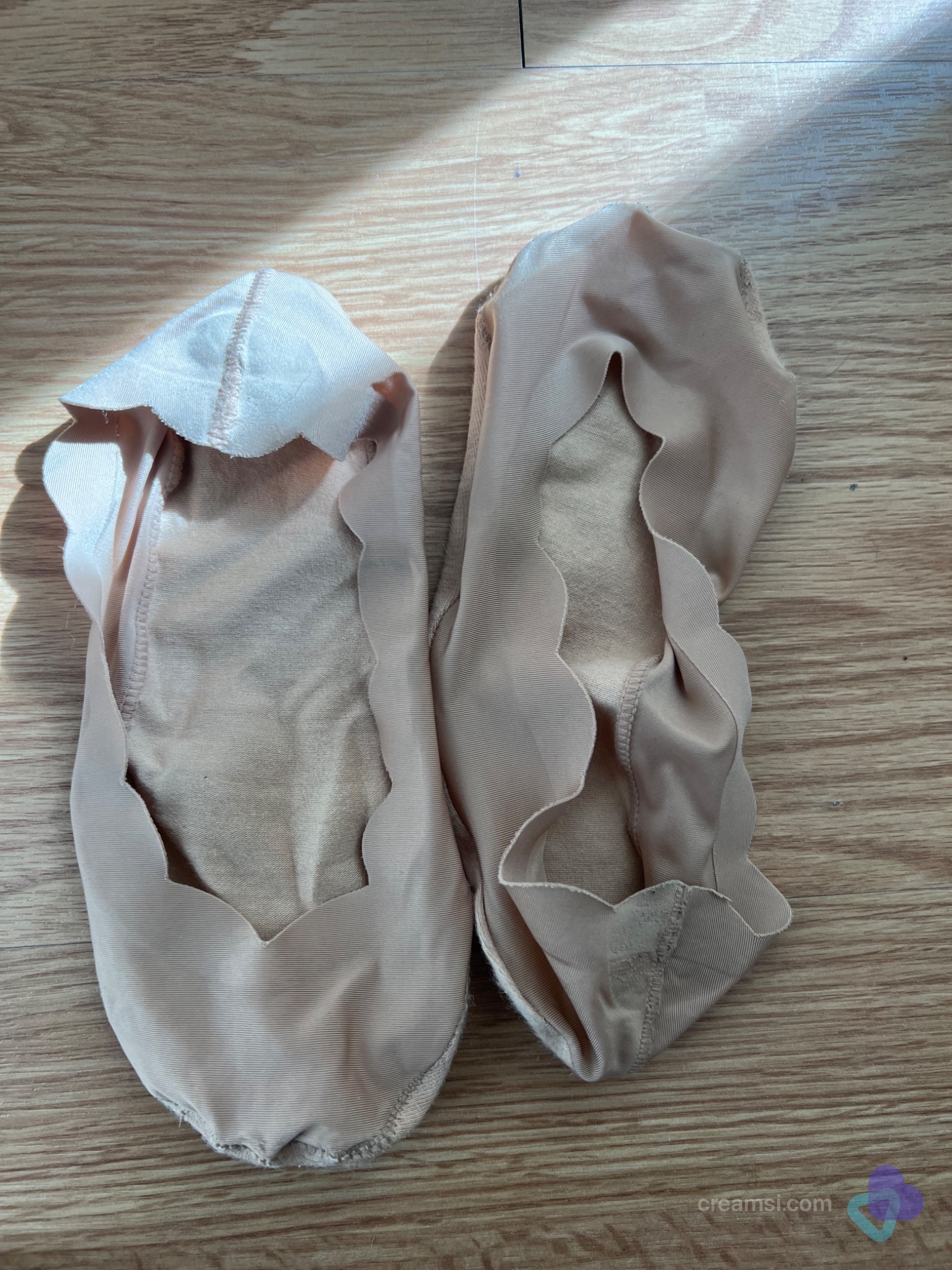 Getragene hautfarbene Ballerina-Füßlinge 🤍
